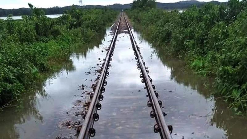 ঢাকা থেকে চট্টগ্রাম ট্রেন চলাচল এখনো বন্ধ রয়েছে