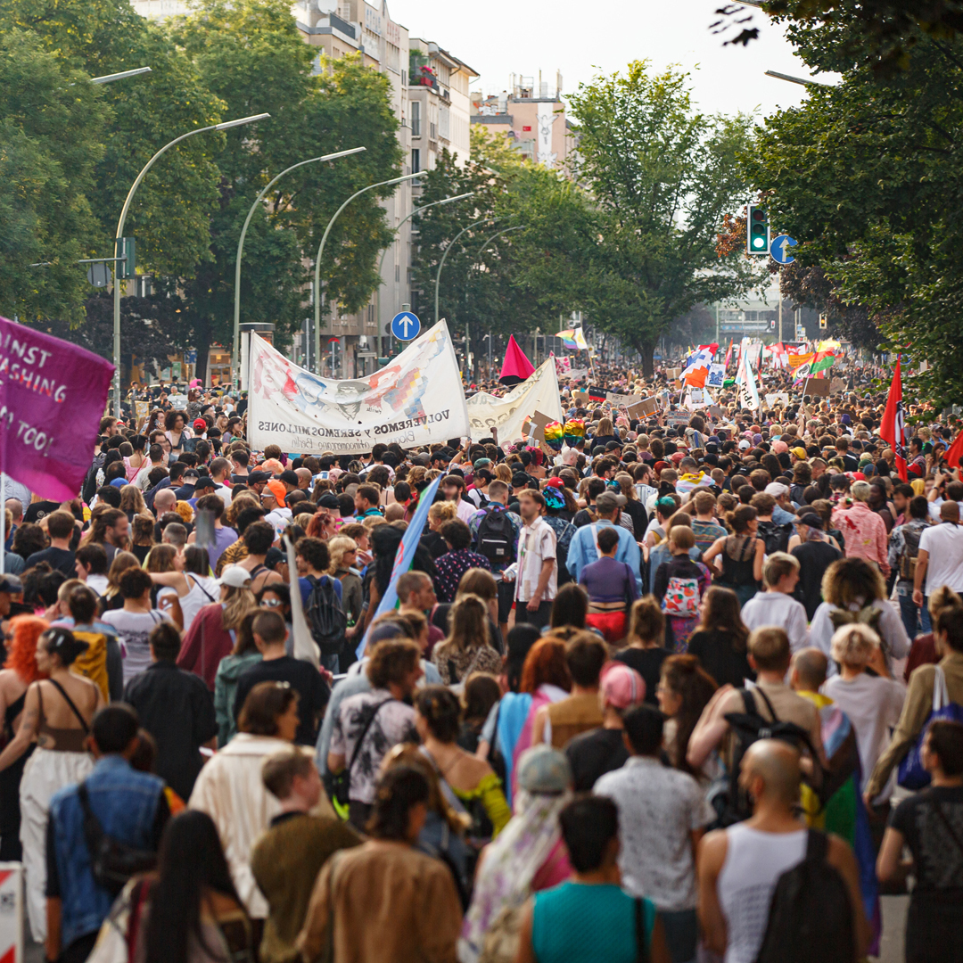 Anti-Racism Protests Erupt in the UK Following Far-Right Violence