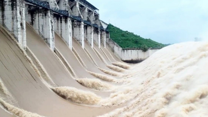 ভারতে ফারাক্কা বাঁধ এর ১০৯টি গেট খুলে দেওয়ার সিদ্ধান্তটি নেয়েছে