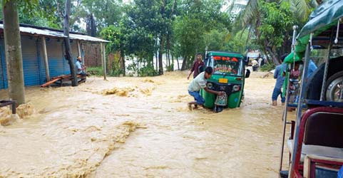 কুমিল্লার বন্যার কারণে ক্ষতিগ্রস্ত এলাকাগুলিতে উদ্ধারকাজ করেছে বর্ডার গার্ড বাংলাদেশ