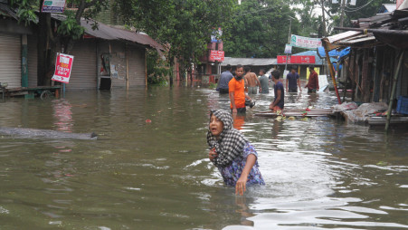 ফেনী এবং নোয়াখালী জেলায় বন্যায় ৯০ শতাংশের বেশি মানুষ ক্ষতিগ্রস্ত হয়েছে