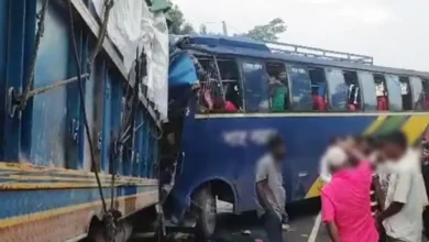 সিরাজগঞ্জের বঙ্গবন্ধু সেতুর ওপর আজ সকালে বাস-ট্রাক সংঘর্ষে নিহত ৩